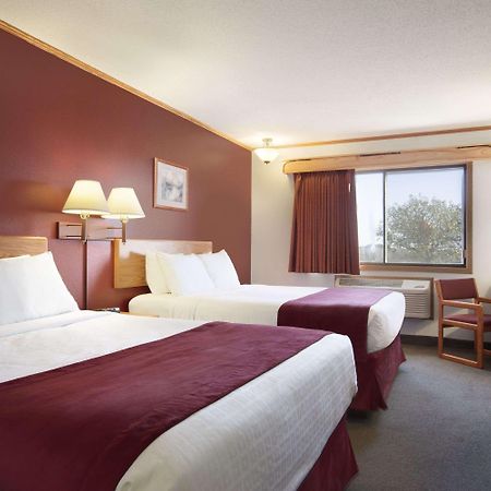 Super 8 By Wyndham Eveleth Motel Eksteriør bilde